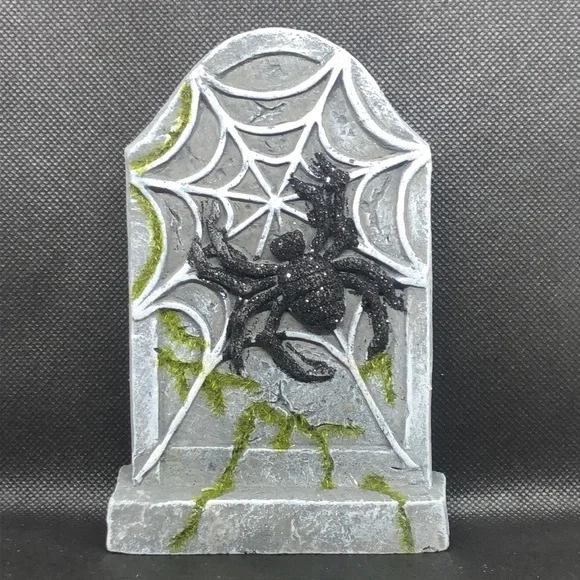 🪦🕷️ Halloween Decoration Spider Crawling on Tombstone 🕷️🪦 Heavy Stone NWT - Picture 1 of 5